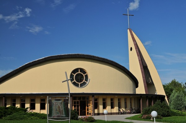 Filiálny kostol Božieho milosrdenstva v Kostolnom Seku - exteriér, južný pohľad