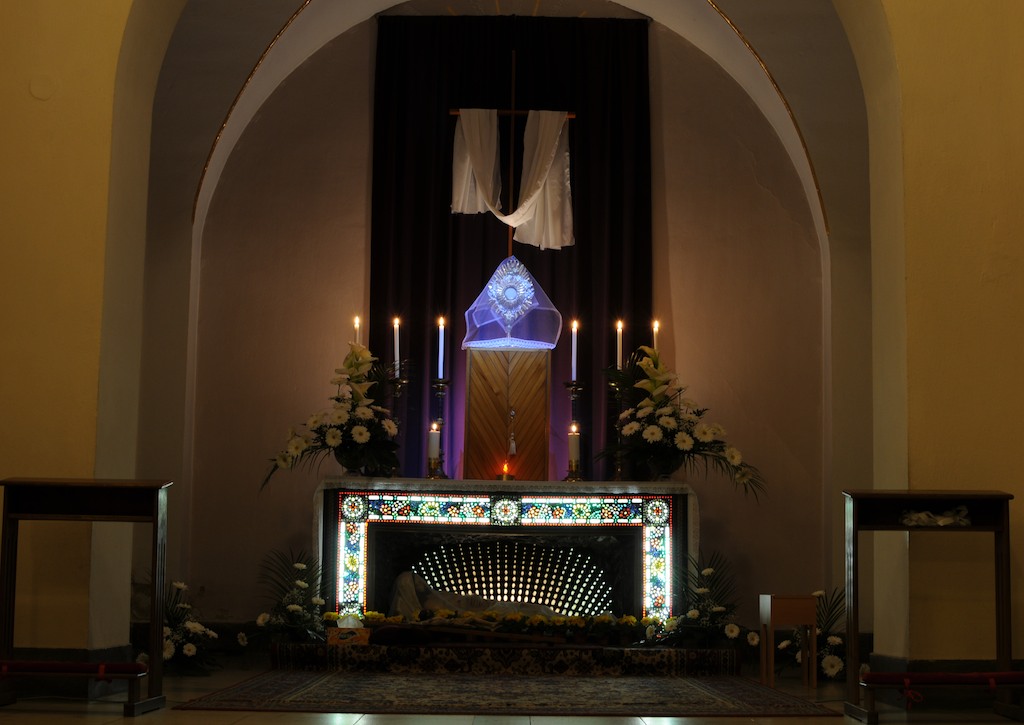Adorácia v "Božom hrobe", Farský kostol sv.Štefana Šurany, 29.3.2013,  02